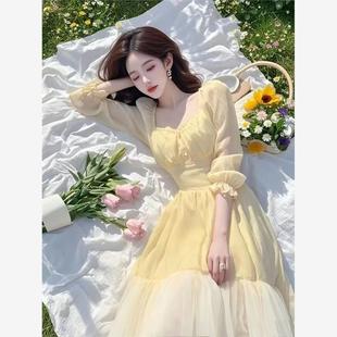 2025春装新款女装法式高级感海边度假气质绝美收腰黄色时尚连衣裙