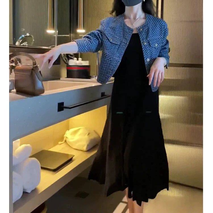 春装2025年新款茶系穿搭一整套法式黑色吊带连衣裙子两件套装女装