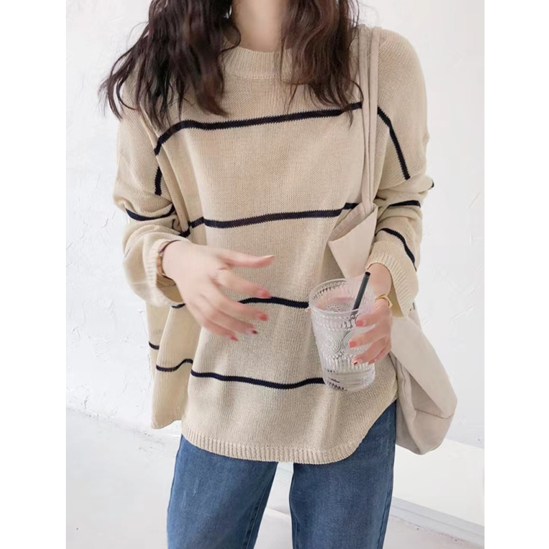 为甚么这个件条纹毛衣成了早秋穿搭的焦点。