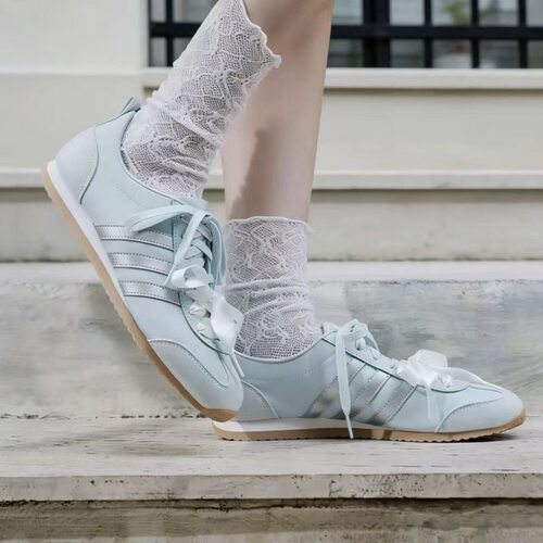 阿迪达斯adidas可爱薄底鞋KH5559