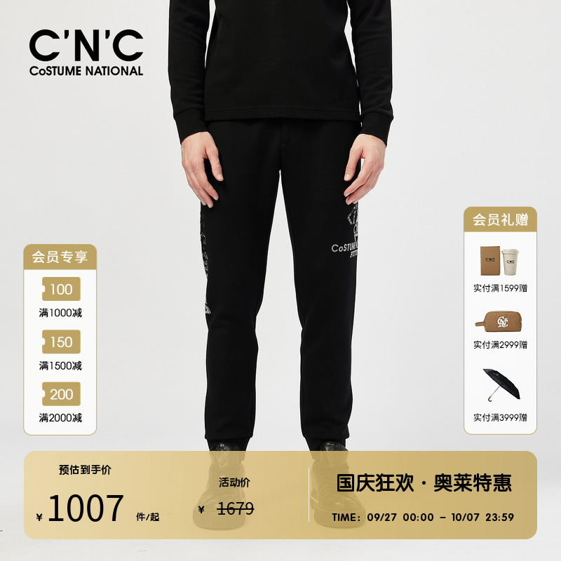 面料弹力较大 舒适度好 采用logo对称设计