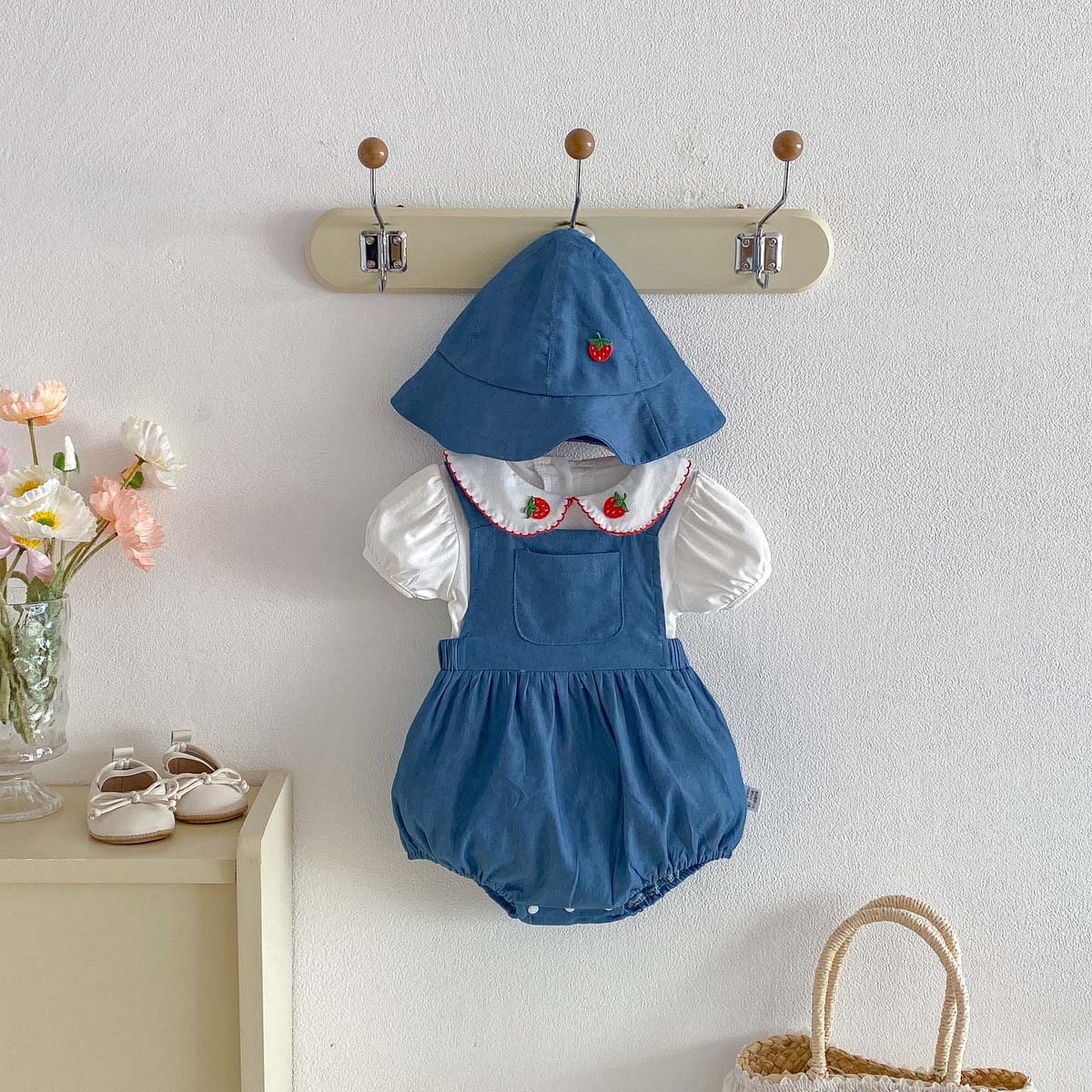 婴儿满月百天拍照衣服女宝宝夏季韩版娃娃领上衣背带牛仔哈衣套装