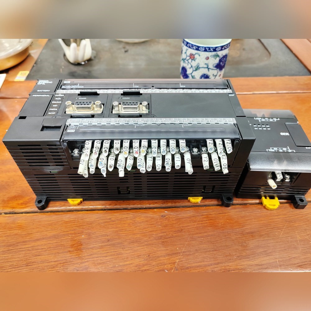 PLC CP1L-M60DT-A+扩展CP1W-8E 议价