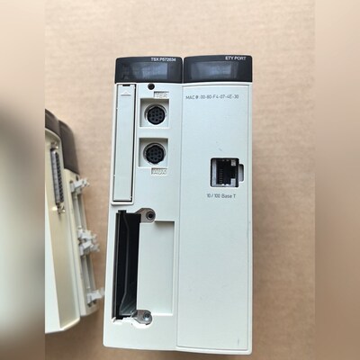 施耐德TSXP572634M PLC模块功能完好成色漂亮 议价