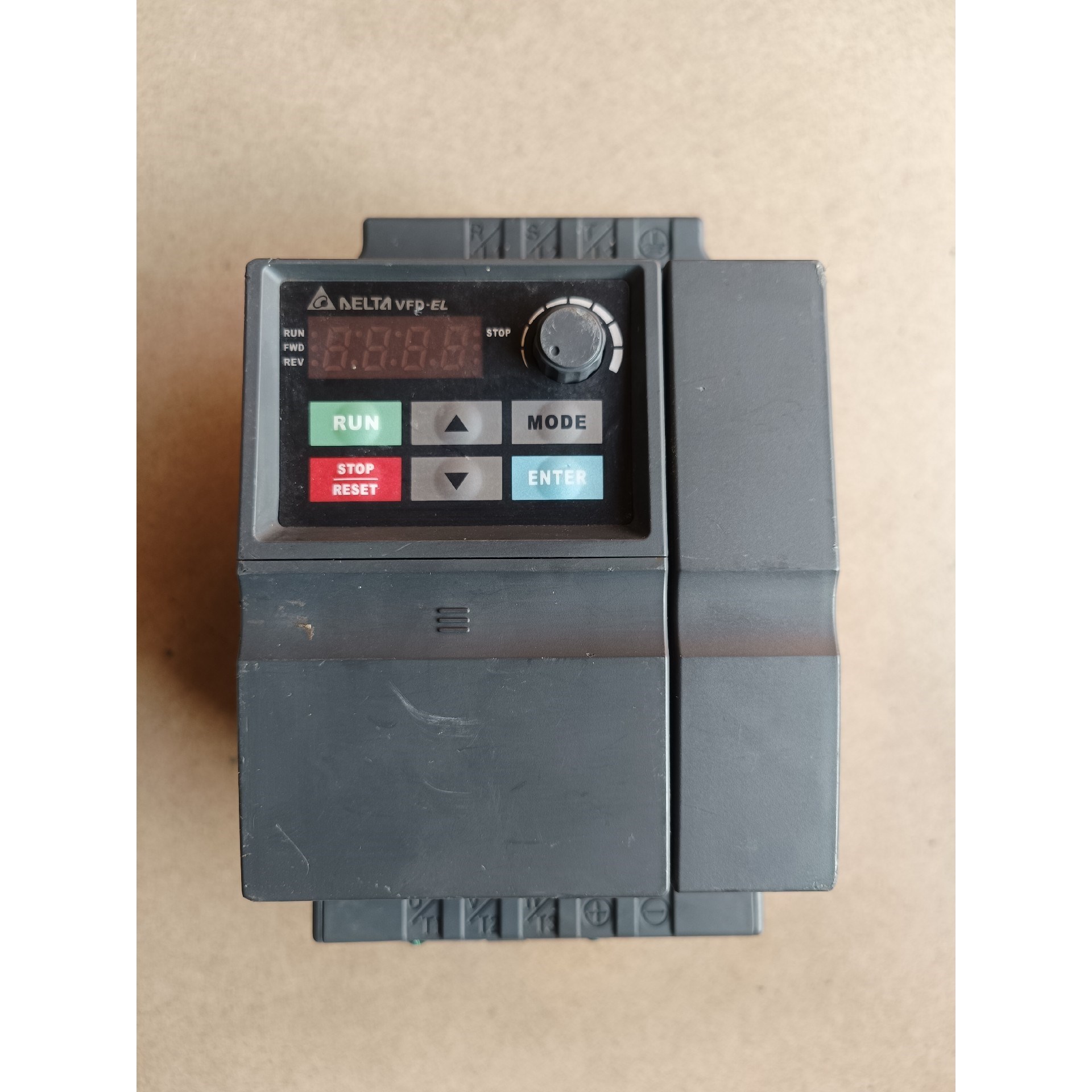VFD015EL21A变频器现货实拍功能包好 议价