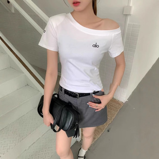 现货al*0字母刺绣正确版本斜肩修身弹力短袖T恤女设计感辣妹正肩