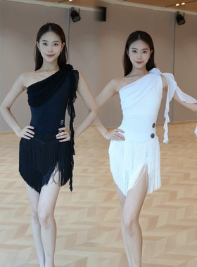 Fairy拉丁舞服斜肩飘带上衣v腰流苏半身裙黑白色套装艺考表演女士