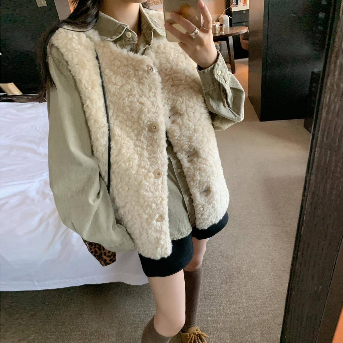 羊羔毛皮毛一体马甲女秋冬2025新款叠穿羊羔绒仿皮草马夹背心外套