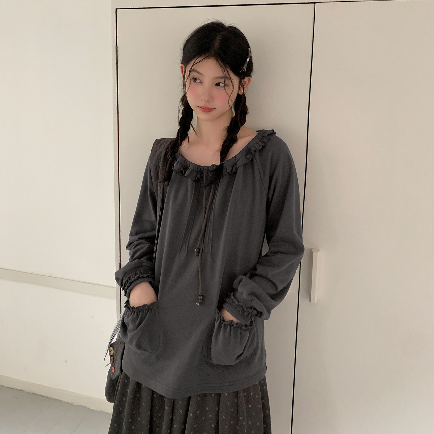 尺尺间Lsland韩系圆领木耳边抽绳系带卫衣女秋新款宽松慵懒风上衣