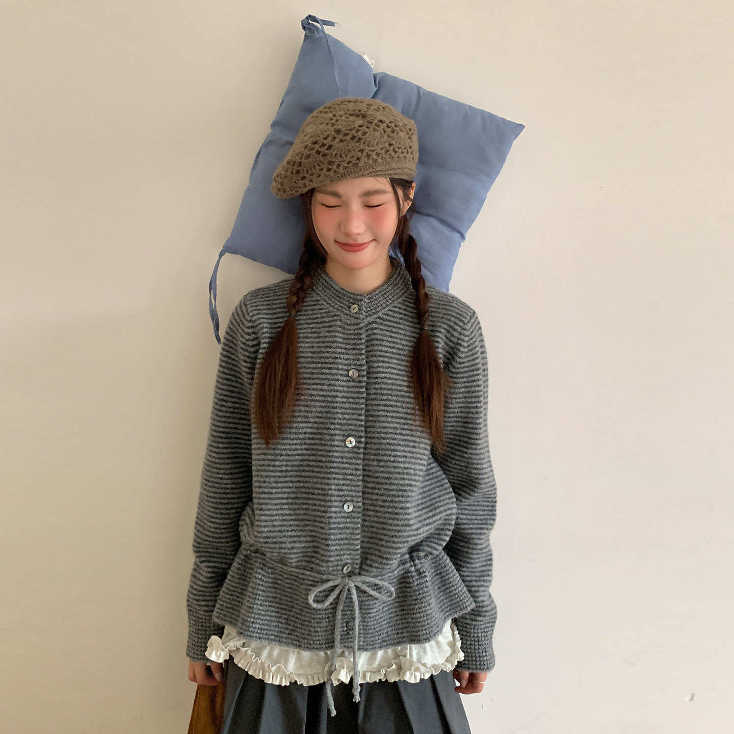 尺尺间Lsland韩系复古灰色条纹抽绳毛衣女秋冬新款设计感宽松上衣