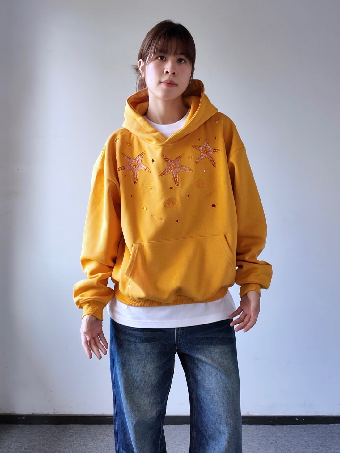 肥阿玛日韩ins美式男女秋冬短款黄色星星镂空连帽卫衣中性上衣