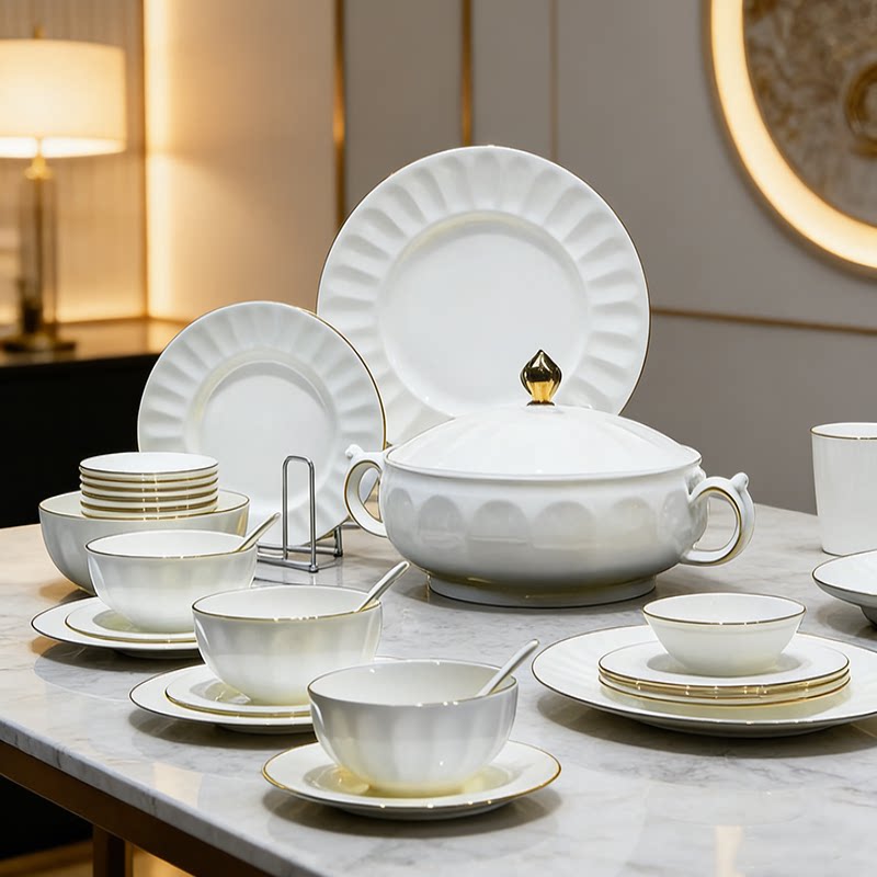 景德镇骨瓷餐具高级感轻奢高档釉下彩碗碟套装家用乔迁新居碗盘