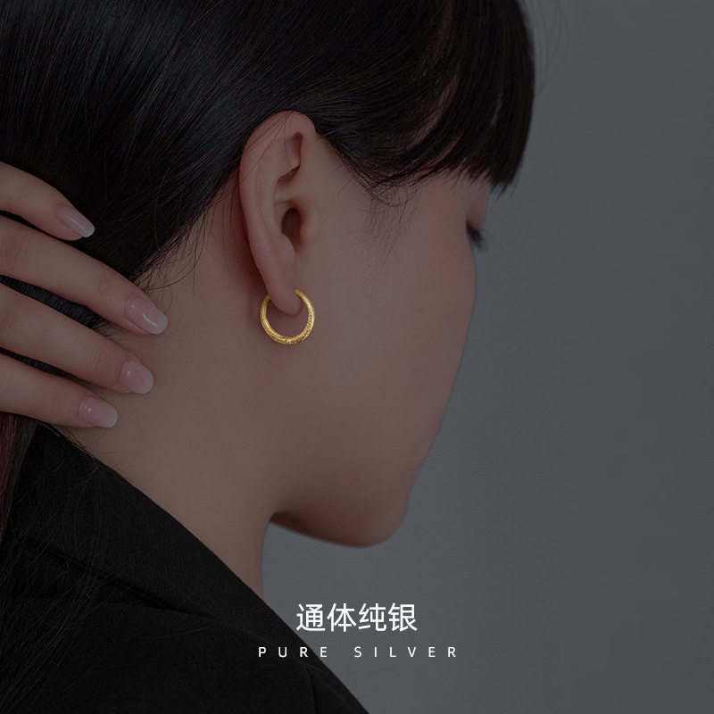 榕树下S925银波光粼粼闪砂耳圈女