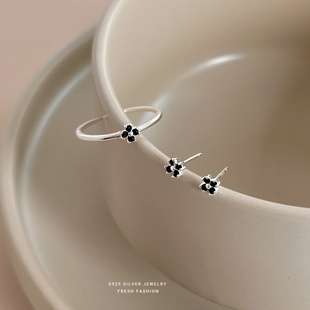 s999足银黑色四叶草耳钉女时尚个性高级感开口戒指简约纯银耳饰