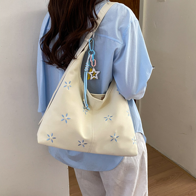 法国MKluck花朵刺绣托特包女韩版简约2026夏季新款单肩包斜挎包