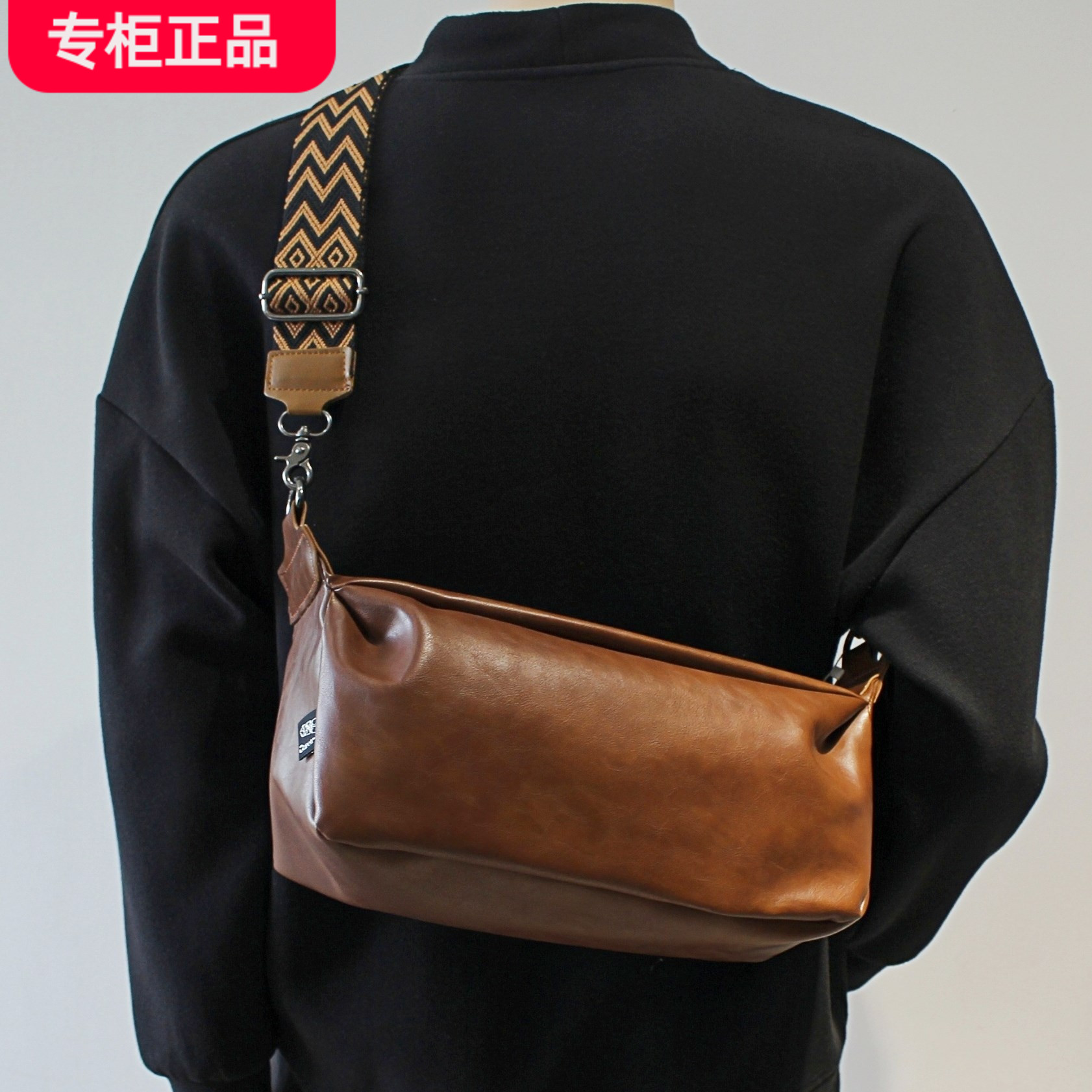 法国【设计师】Givenivan 单肩包小背包斜挎包休闲软皮简约潮男包