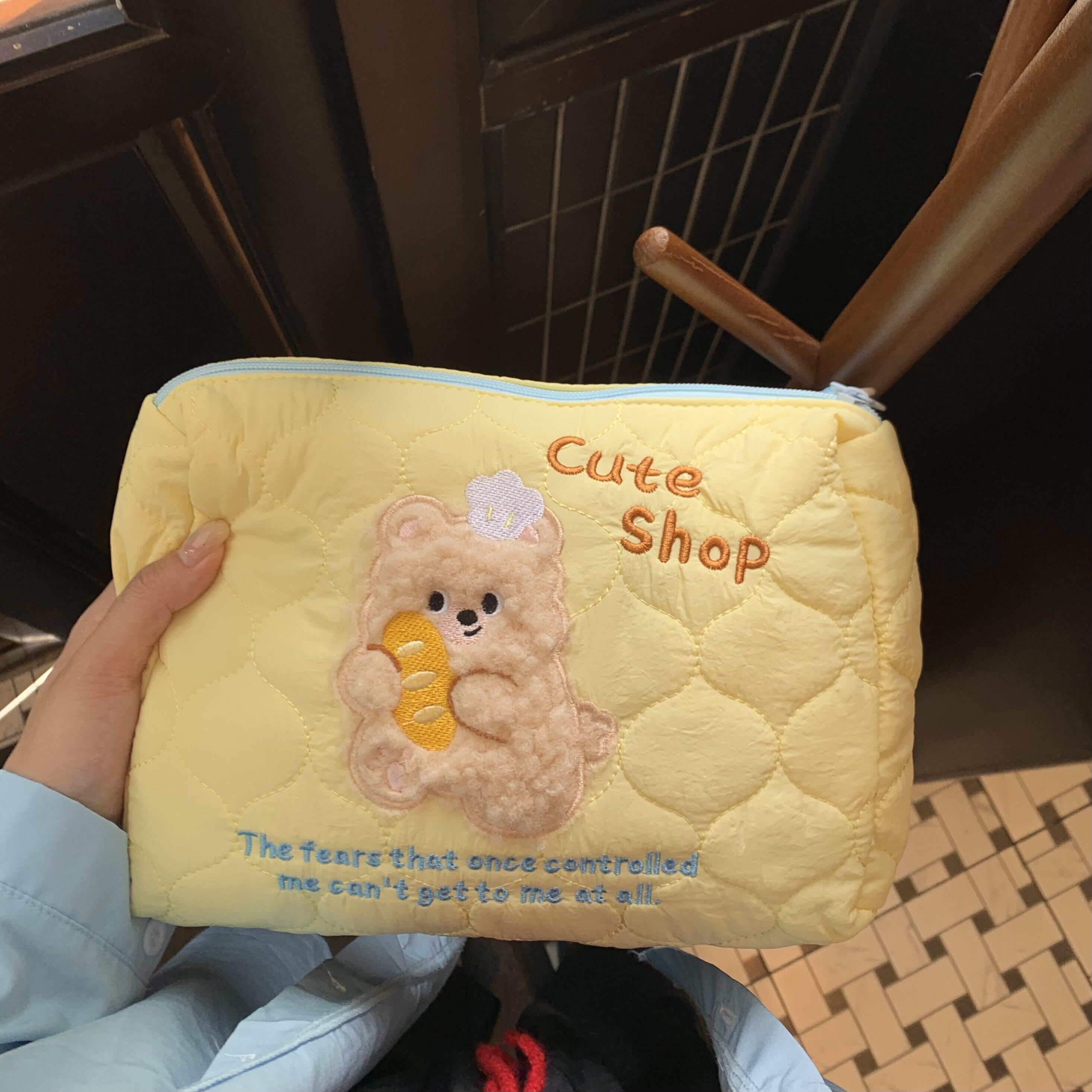 黄色小熊手拿化妆包外出便携化妆品口红杂物收纳包可爱卡通洗漱包