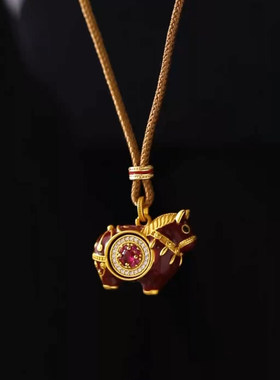 本命年转运罗盘红色小马项链女款