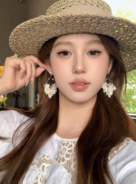 夏天海边度假风仿贝壳流苏耳环2025新款爆款高级感耳钉独特耳饰女