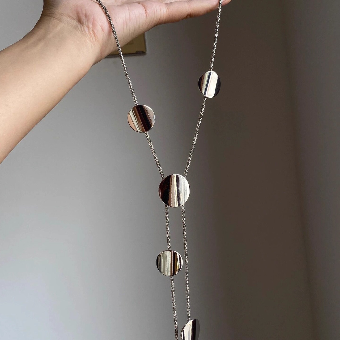 银色圆片项链女新款度假风锁骨链