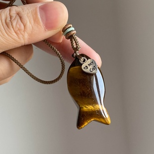 琥珀流光复古小鱼干仿虎眼石项链女款2025新款轻奢小众长款毛衣链