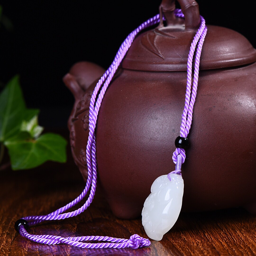 天然和田玉吉祥寿桃吊坠女款时尚高级玉佩饰品男款礼物平安吉祥