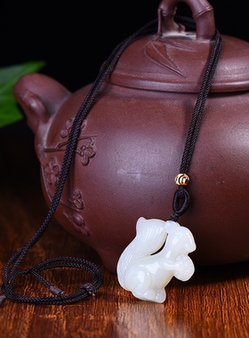 和田玉松鼠吊坠男女款挂件吉祥款