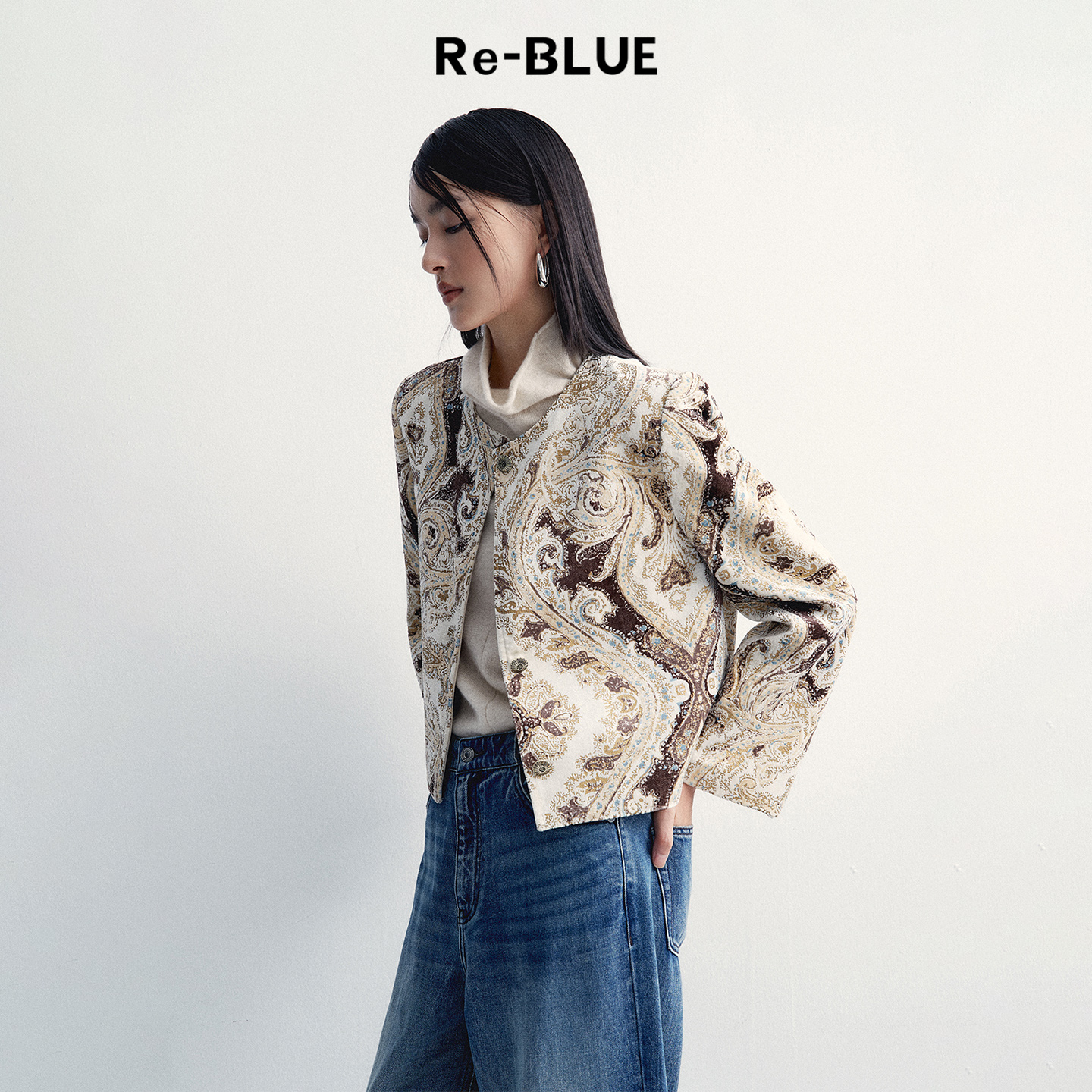 ReBLUE复古风简约腰果印花短外套