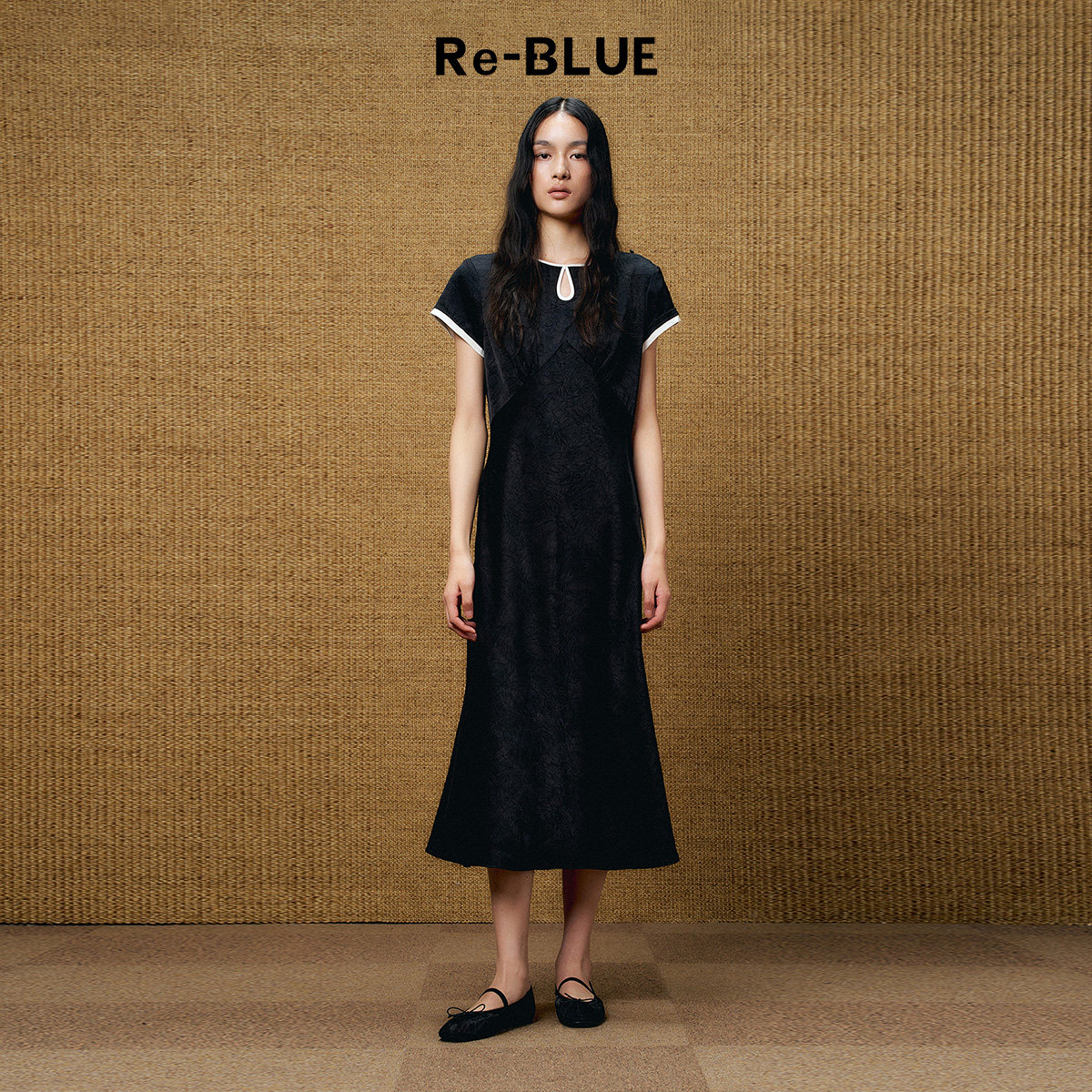 Re-BLUE轻奢优雅女装轻新中式撞边镂空设计包袖连衣裙