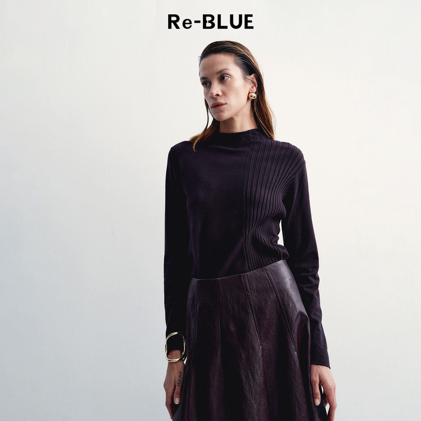 Re-BLUE半高领坑条纹肌理针织衫