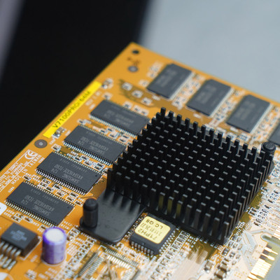 ASUS  V7100 Pro NVIDIA GeForce2 MX400 64M AGP4X  显卡