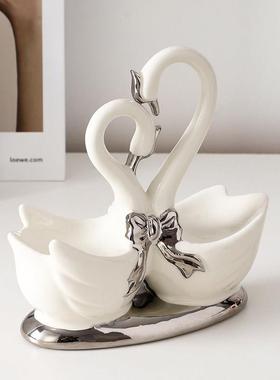 水晶球情侣天鹅陶瓷摆件现代轻奢家居玄关客厅酒柜电视柜装饰品