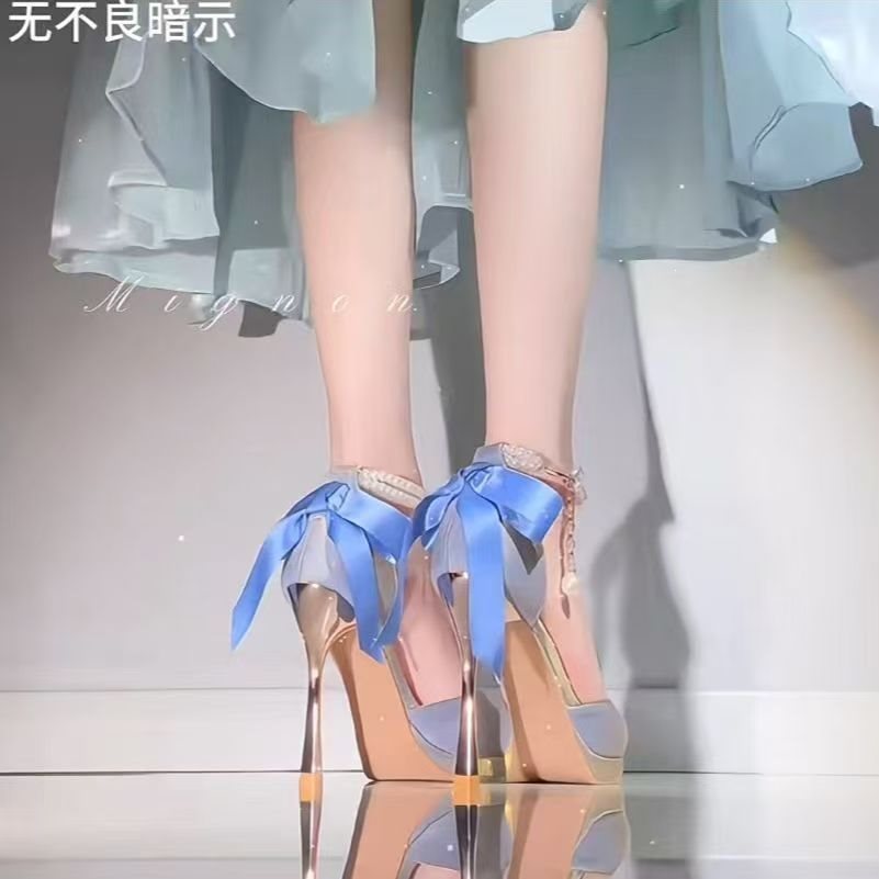 不累脚防水台蓝色高跟鞋女2026新款夏季一字带中空蝴蝶结包头凉鞋