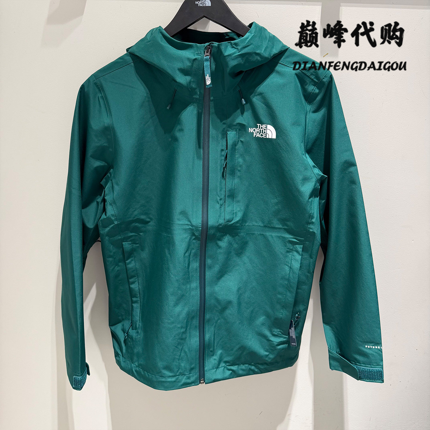 北面男款硬壳防水防风冲锋衣图片
