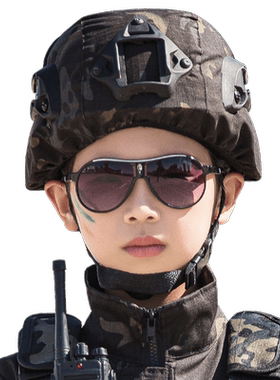 儿童迷彩服马甲头盔三级包