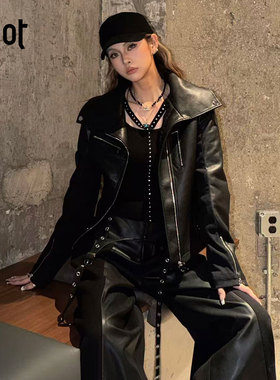 uhot/诱货黑色斜门襟修身短款皮外套女收腰翻领设计感 UWWW2W729M