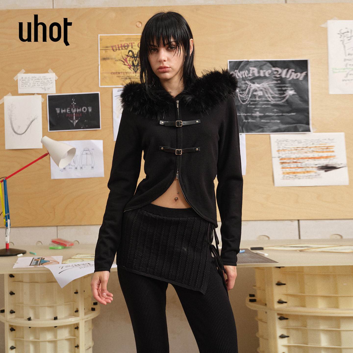 uhot/诱货26冬黑色毛绒连帽针织开衫低糖朋克工装上衣女UWLW1Z536