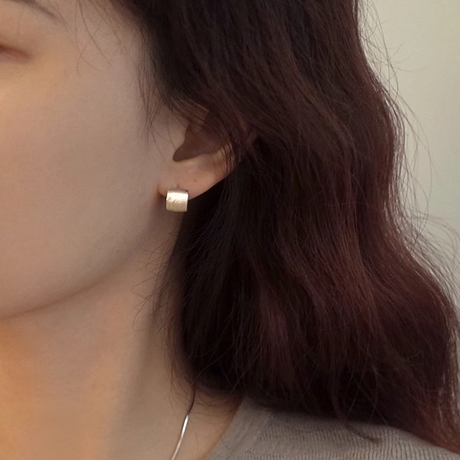 伊灿简约磨砂金属耳钉女纯银