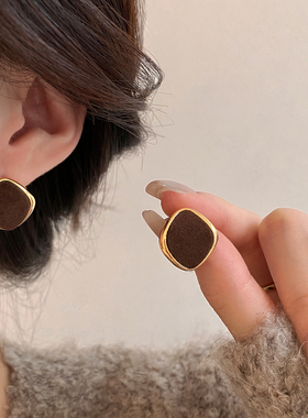 简约咖色植绒耳钉女纯银2025新款爆款气质耳环小众设计高级感耳饰