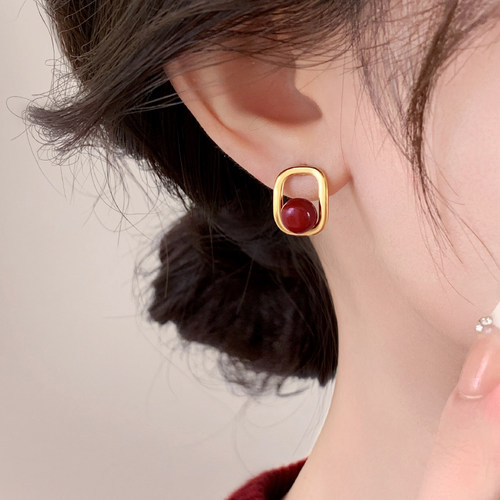 伊灿安可拉红色复古珍珠耳钉女