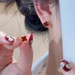 简约红色幸运草耳钉女纯银2025年新款爆款高级感喜气耳环百搭耳饰
