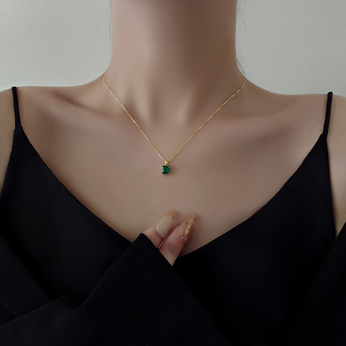 伊灿绿色水晶吊坠项链女时尚