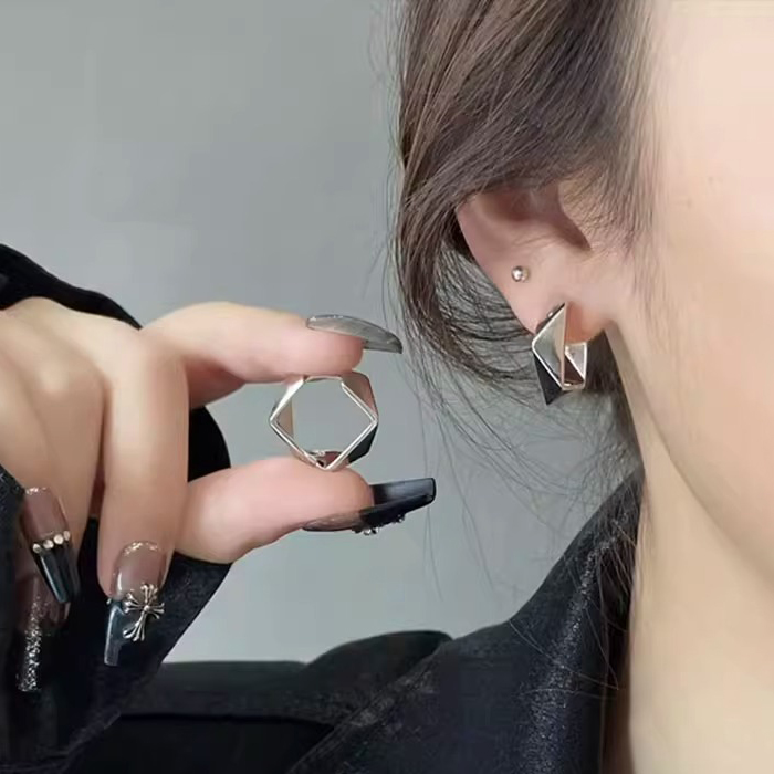 伊灿银色不规则菱形耳环女