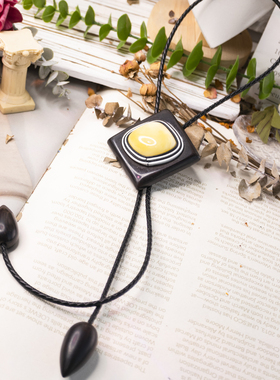 二梦三青【阿拉克涅的凝视】原创小众蜜蜡项链女波洛领带木头皮绳