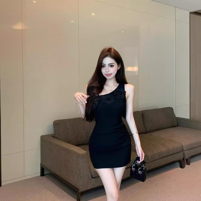 实拍2024夏季斜肩手工缝制立体花朵修身包臀连衣裙吊带裙短裙