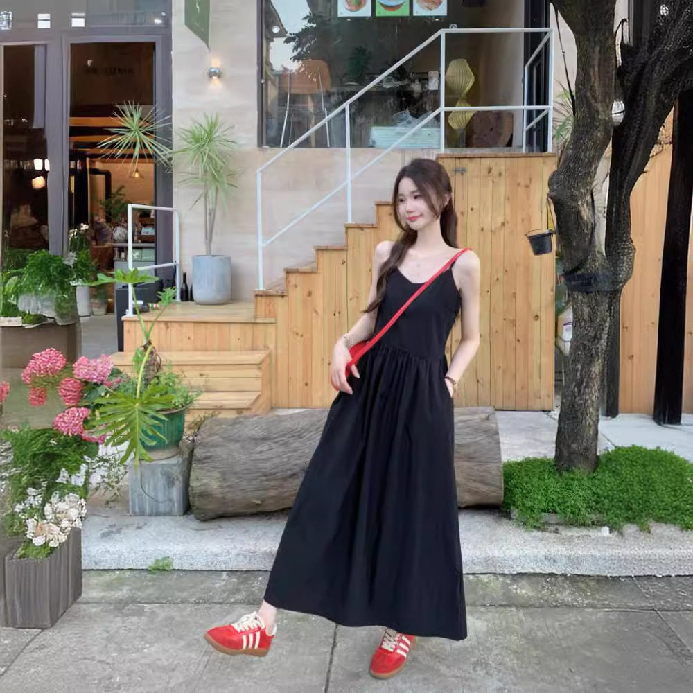实拍2024法式简约温柔风初恋气质吊带V领连衣裙韩系显瘦连衣裙