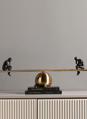 现代简约创意沉思者人物摆件轻奢客厅样板房酒柜电视柜书房装饰品