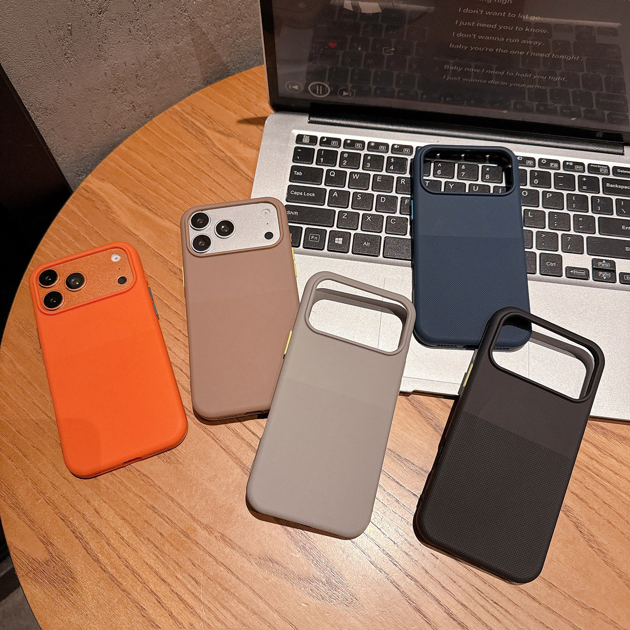 淳于亦简单高级橙色黑色磁吸适用苹果17promax手机壳15全包按键大视窗16创意小众磁吸无线充硅胶壳17防摔保护