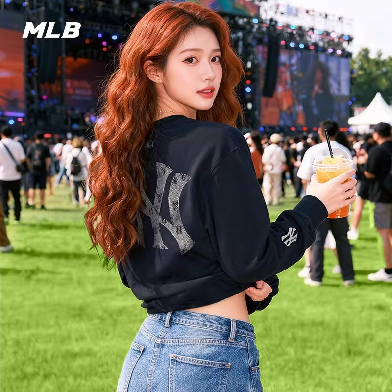 MLB官方 男女同款情侣休闲时尚老花背标圆领卫衣26春季新款MTM09