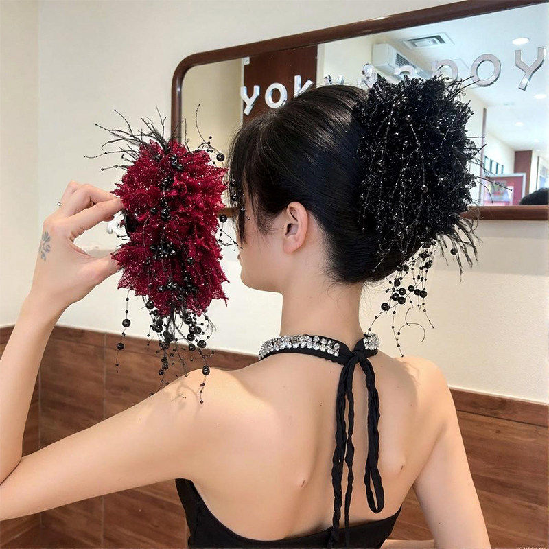 牡丹花流苏抓夹女2025新款发夹后脑勺高级感羽毛鲨鱼夹子发卡头饰